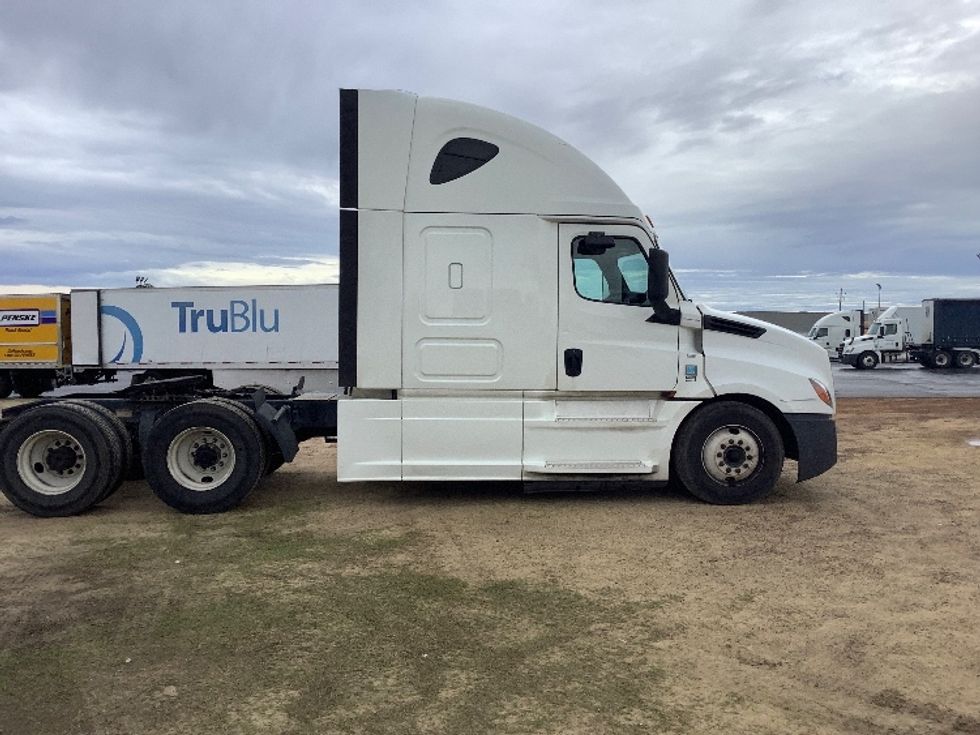 Sleeper Tractor-Heavy Duty Tractors-Freightliner-2020-T12664ST-Tifton-GA-706,577\n\t\tmiles-$ 39,250 - Image 8