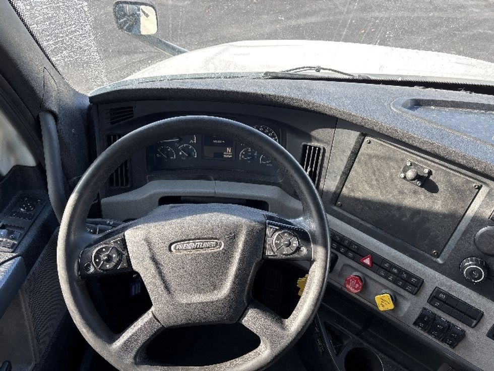 Sleeper Tractor-Heavy Duty Tractors-Freightliner-2020-T12664ST-Toledo-OH-686,356\n\t\tmiles-$ 45,750 - Image 11