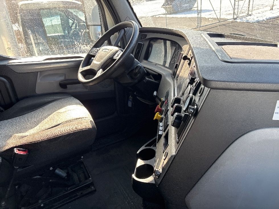 Sleeper Tractor-Heavy Duty Tractors-Freightliner-2020-T12664ST-Toledo-OH-686,356\n\t\tmiles-$ 45,750 - Image 15