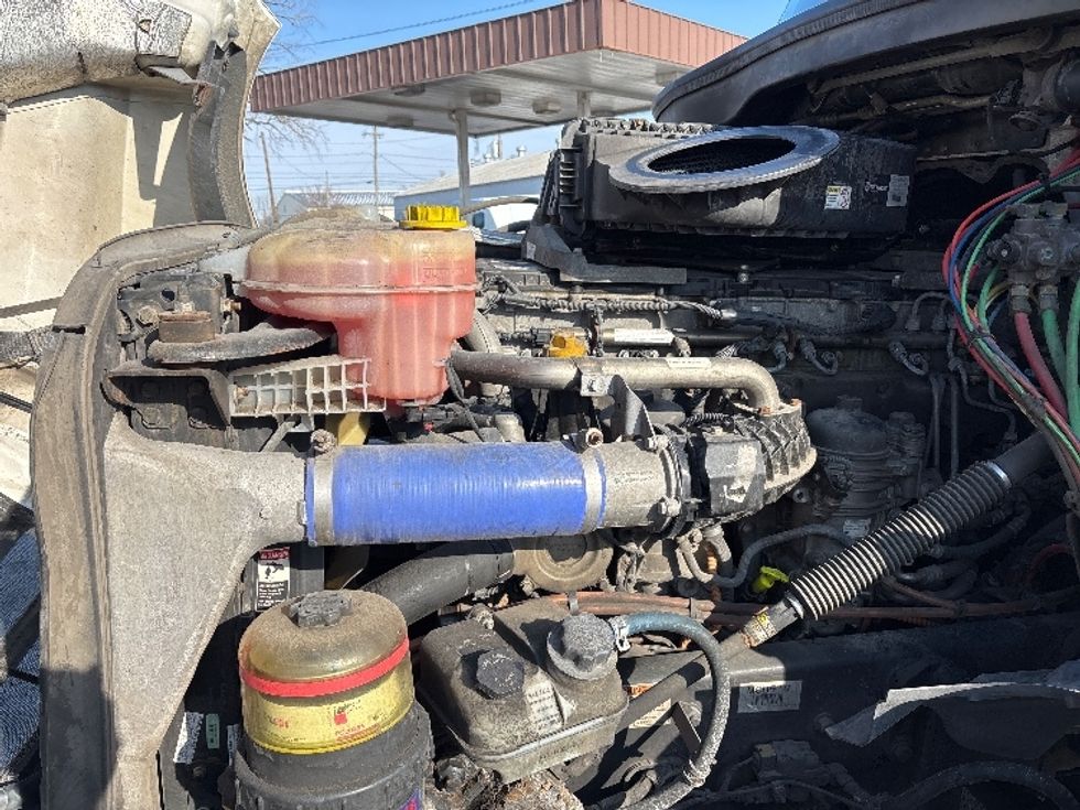 Sleeper Tractor-Heavy Duty Tractors-Freightliner-2020-T12664ST-Toledo-OH-686,356\n\t\tmiles-$ 45,750 - Image 21