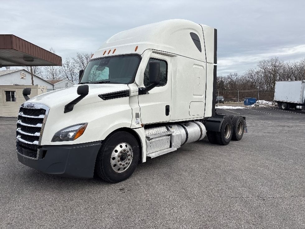 Sleeper Tractor-Heavy Duty Tractors-Freightliner-2020-T12664ST-Toledo-OH-686,356\n\t\tmiles-$ 45,750 - Image 3
