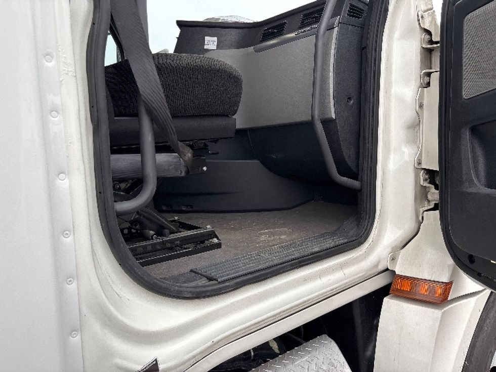 Sleeper Tractor-Heavy Duty Tractors-Freightliner-2020-T12664ST-Toledo-OH-708,703\n\t\tmiles-$ 42,000 - Image 13