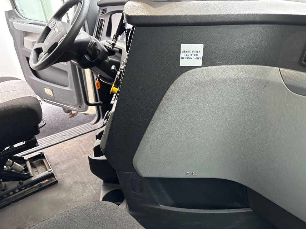 Sleeper Tractor-Heavy Duty Tractors-Freightliner-2020-T12664ST-Toledo-OH-708,703\n\t\tmiles-$ 42,000 - Image 15