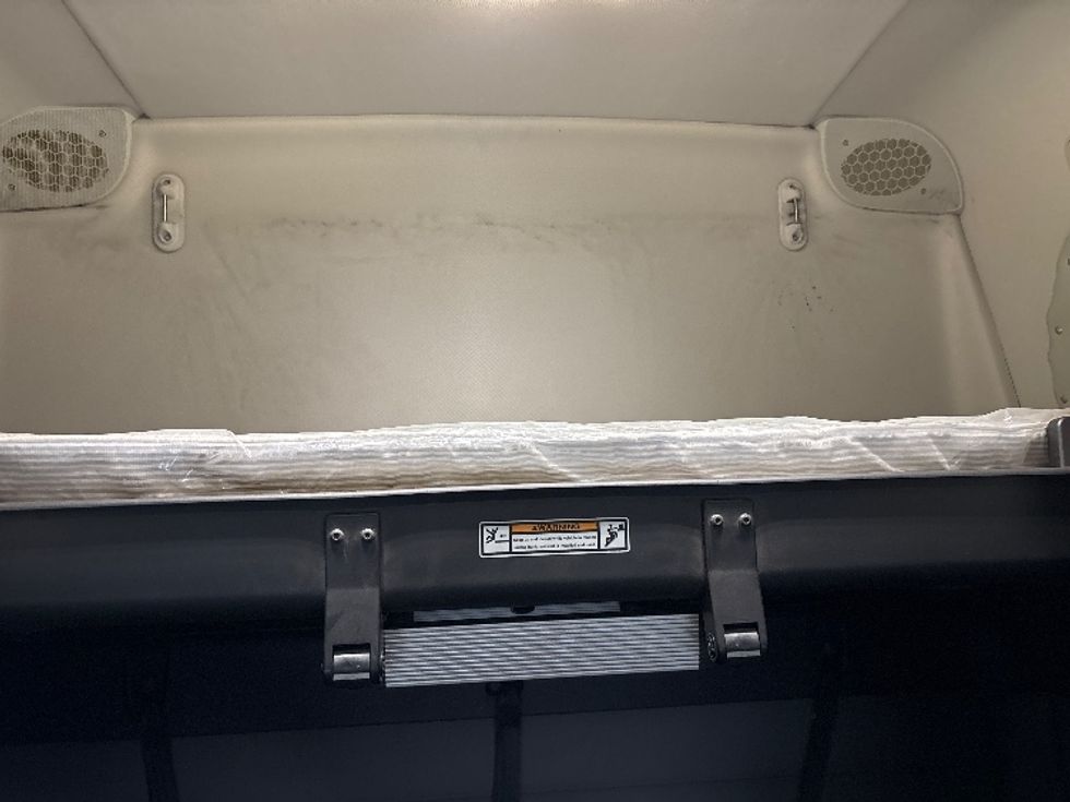 Sleeper Tractor-Heavy Duty Tractors-Freightliner-2020-T12664ST-Toledo-OH-708,703\n\t\tmiles-$ 42,000 - Image 16