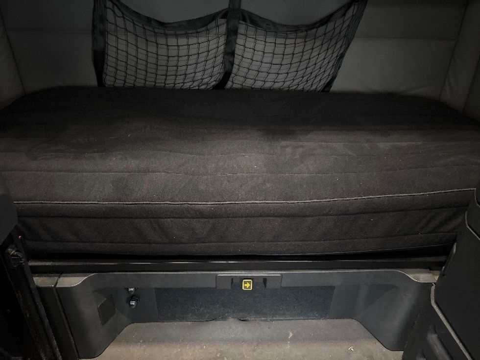 Sleeper Tractor-Heavy Duty Tractors-Freightliner-2020-T12664ST-Toledo-OH-708,703\n\t\tmiles-$ 42,000 - Image 17