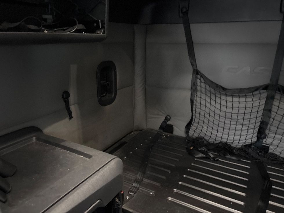 Sleeper Tractor-Heavy Duty Tractors-Freightliner-2020-T12664ST-Toledo-OH-708,703\n\t\tmiles-$ 42,000 - Image 19