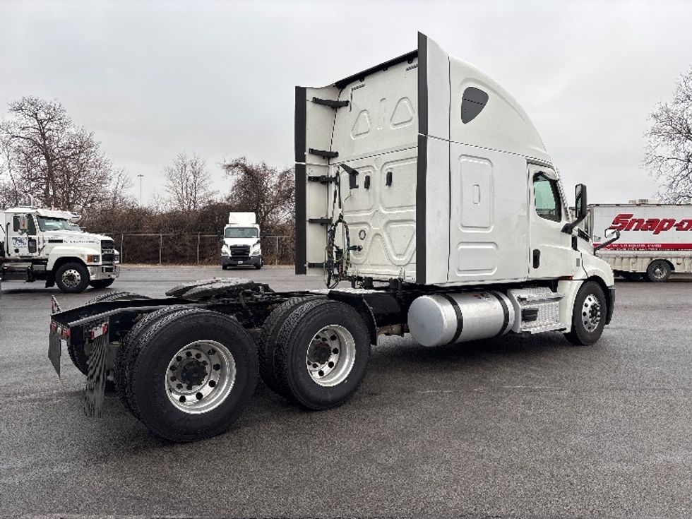 Sleeper Tractor-Heavy Duty Tractors-Freightliner-2020-T12664ST-Toledo-OH-708,703\n\t\tmiles-$ 42,000 - Image 7