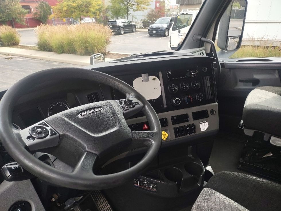 Sleeper Tractor-Heavy Duty Tractors-Freightliner-2020-T12664ST-Toronto-ON-655,343\n\t\tkm-$ 84,750 - Image 10