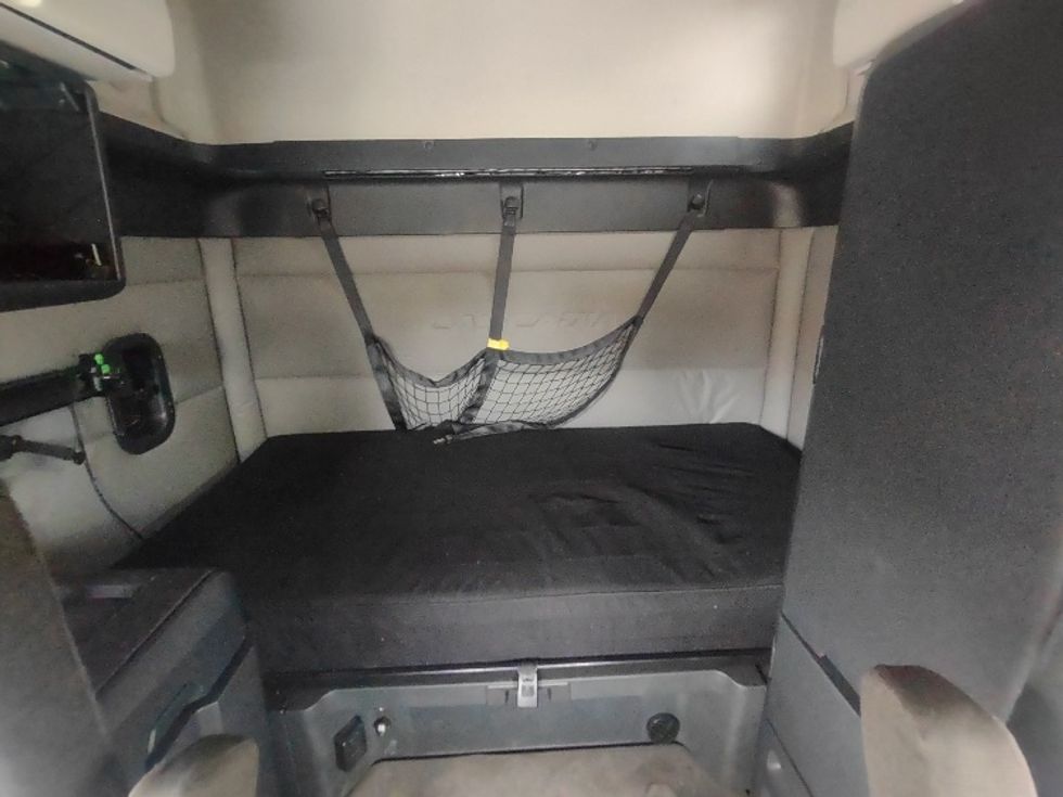 Sleeper Tractor-Heavy Duty Tractors-Freightliner-2020-T12664ST-Toronto-ON-655,343\n\t\tkm-$ 84,750 - Image 16