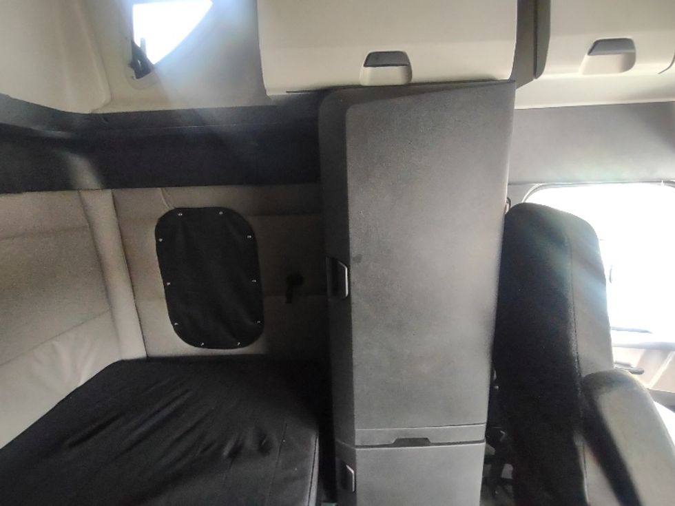 Sleeper Tractor-Heavy Duty Tractors-Freightliner-2020-T12664ST-Toronto-ON-655,343\n\t\tkm-$ 84,750 - Image 18