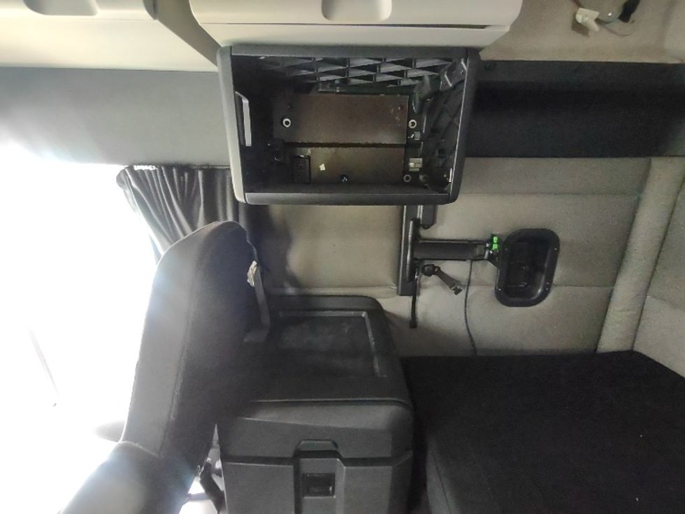 Sleeper Tractor-Heavy Duty Tractors-Freightliner-2020-T12664ST-Toronto-ON-655,343\n\t\tkm-$ 84,750 - Image 19