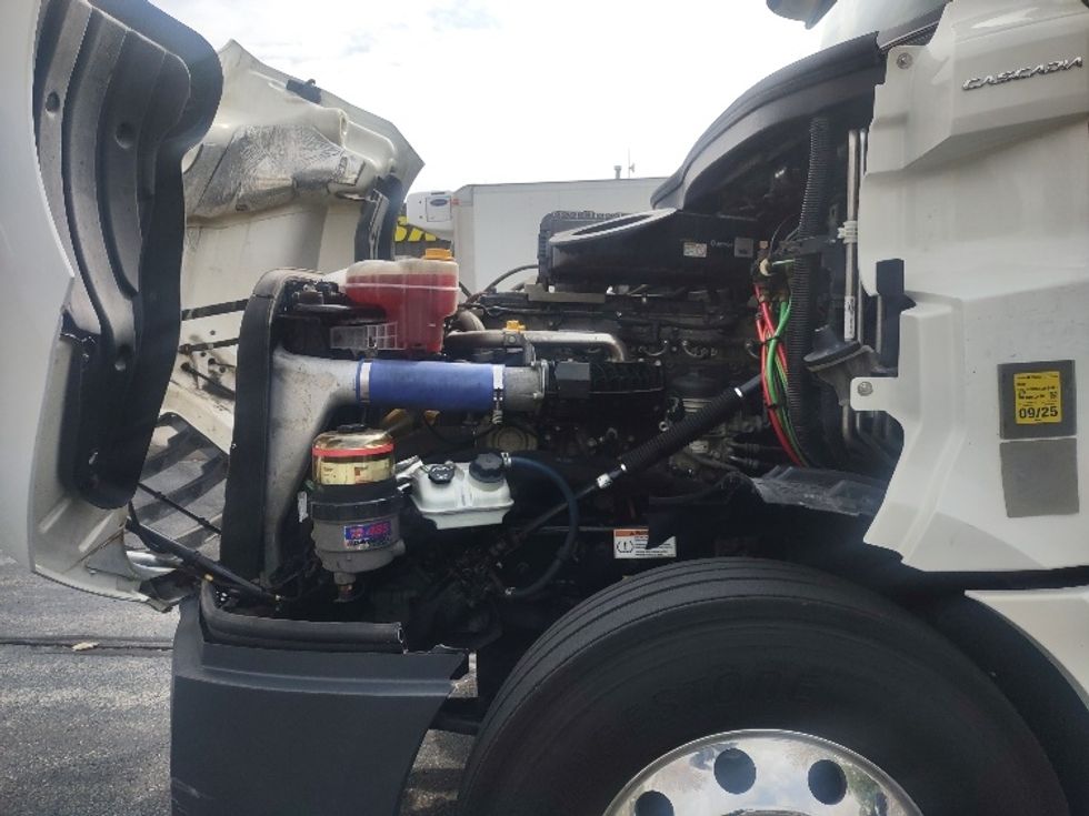 Sleeper Tractor-Heavy Duty Tractors-Freightliner-2020-T12664ST-Toronto-ON-655,343\n\t\tkm-$ 84,750 - Image 21