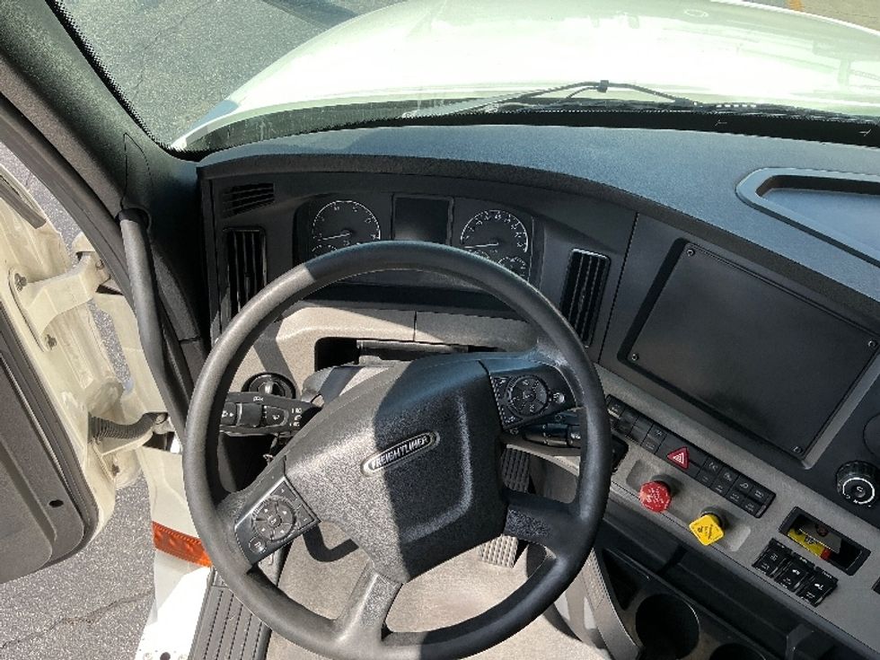 Sleeper Tractor-Heavy Duty Tractors-Freightliner-2020-T12664ST-Torrance-CA-323,988\n\t\tmiles-$ 74,500 - Image 11