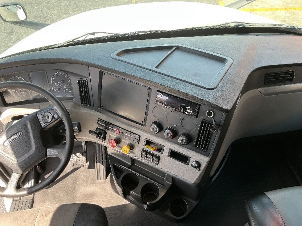 Sleeper Tractor-Heavy Duty Tractors-Freightliner-2020-T12664ST-Torrance-CA-323,988\n\t\tmiles-$ 74,500 - Image 12