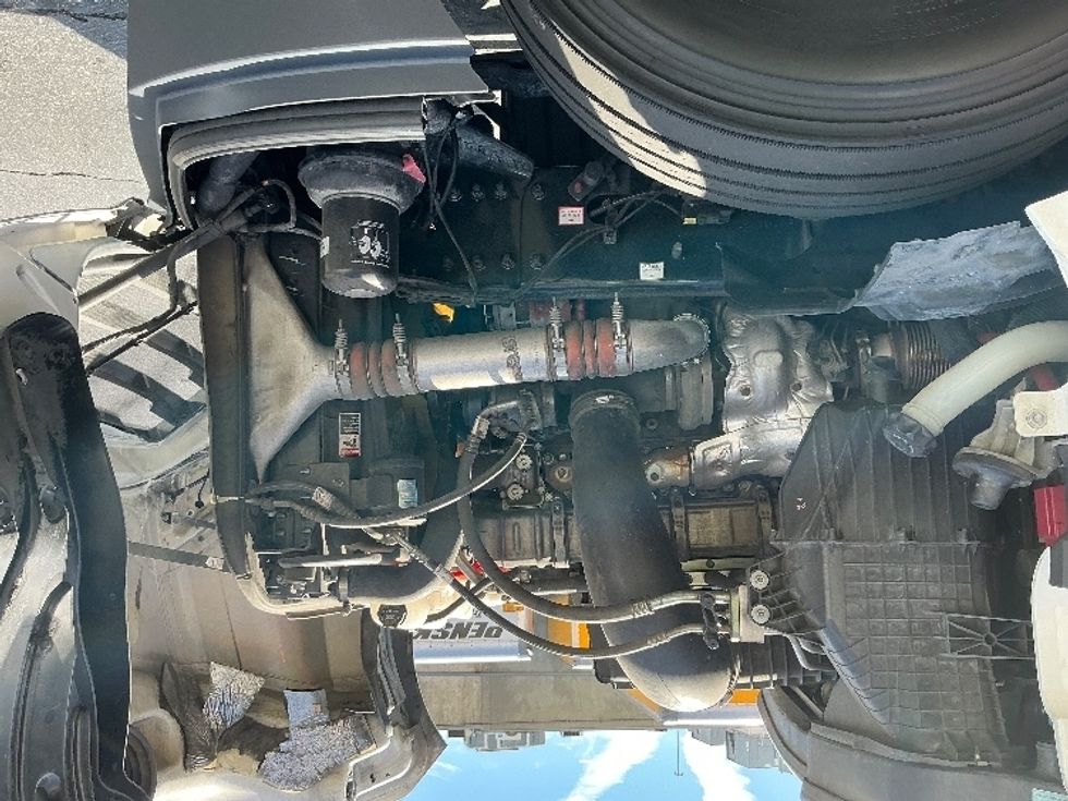 Sleeper Tractor-Heavy Duty Tractors-Freightliner-2020-T12664ST-Torrance-CA-323,988\n\t\tmiles-$ 74,500 - Image 19