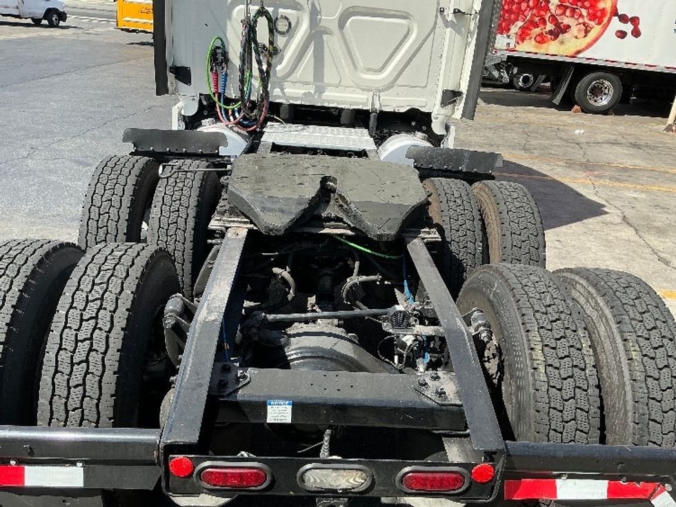 Sleeper Tractor-Heavy Duty Tractors-Freightliner-2020-T12664ST-Torrance-CA-323,988\n\t\tmiles-$ 74,500 - Image 6