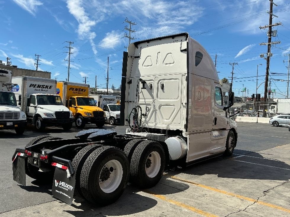 Sleeper Tractor-Heavy Duty Tractors-Freightliner-2020-T12664ST-Torrance-CA-323,988\n\t\tmiles-$ 74,500 - Image 7