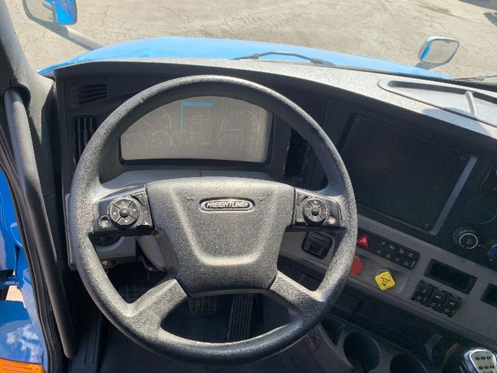 Sleeper Tractor-Heavy Duty Tractors-Freightliner-2020-T12664ST-Torrance-CA-447,828\n\t\tmiles-$ 61,000 - Image 11