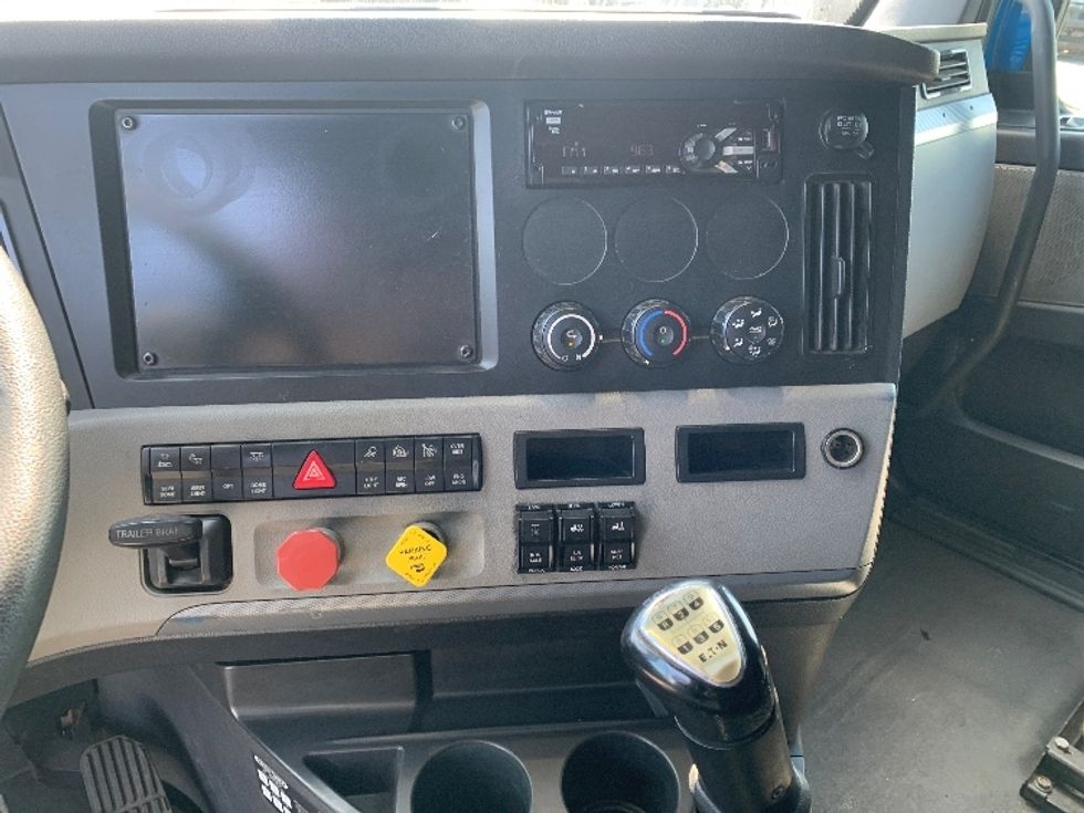 Sleeper Tractor-Heavy Duty Tractors-Freightliner-2020-T12664ST-Torrance-CA-447,828\n\t\tmiles-$ 61,000 - Image 12