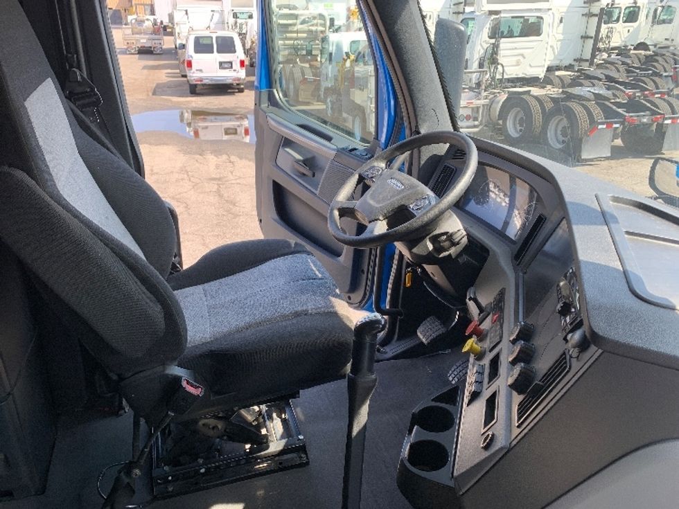 Sleeper Tractor-Heavy Duty Tractors-Freightliner-2020-T12664ST-Torrance-CA-447,828\n\t\tmiles-$ 61,000 - Image 15