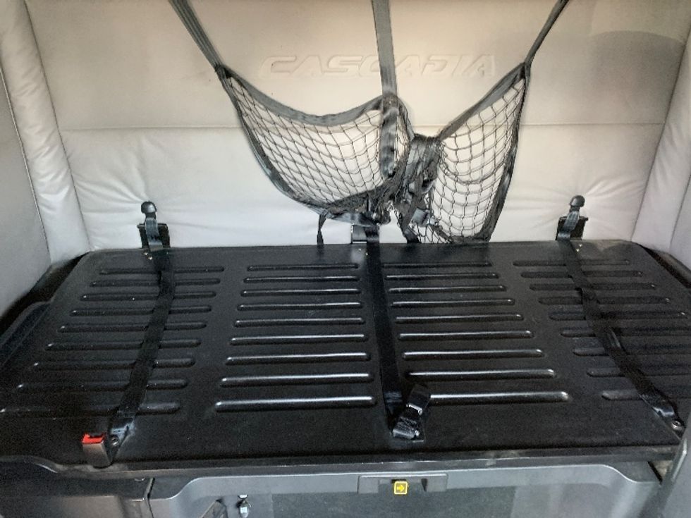 Sleeper Tractor-Heavy Duty Tractors-Freightliner-2020-T12664ST-Torrance-CA-447,828\n\t\tmiles-$ 61,000 - Image 16