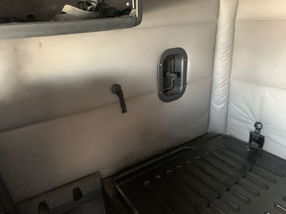 Sleeper Tractor-Heavy Duty Tractors-Freightliner-2020-T12664ST-Torrance-CA-447,828\n\t\tmiles-$ 61,000 - Image 18