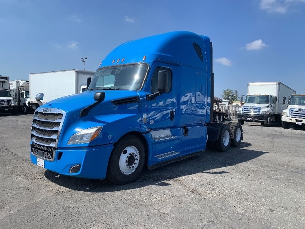 Sleeper Tractor-Heavy Duty Tractors-Freightliner-2020-T12664ST-Torrance-CA-447,828\n\t\tmiles-$ 61,000 - Image 3