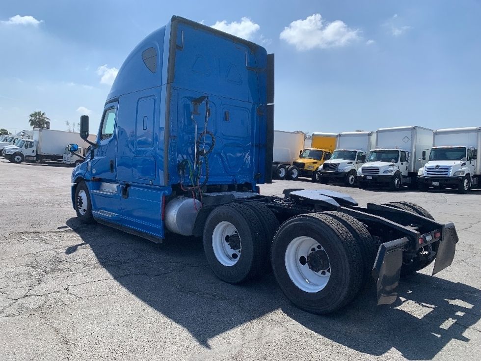 Sleeper Tractor-Heavy Duty Tractors-Freightliner-2020-T12664ST-Torrance-CA-447,828\n\t\tmiles-$ 61,000 - Image 5