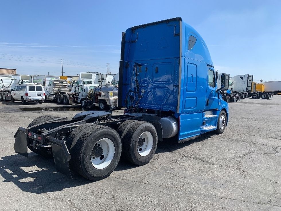 Sleeper Tractor-Heavy Duty Tractors-Freightliner-2020-T12664ST-Torrance-CA-447,828\n\t\tmiles-$ 61,000 - Image 7