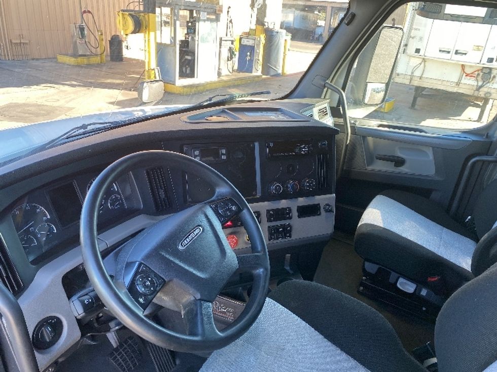 Sleeper Tractor-Heavy Duty Tractors-Freightliner-2020-T12664ST-Torrance-CA-528,229\n\t\tmiles-$ 63,500 - Image 10