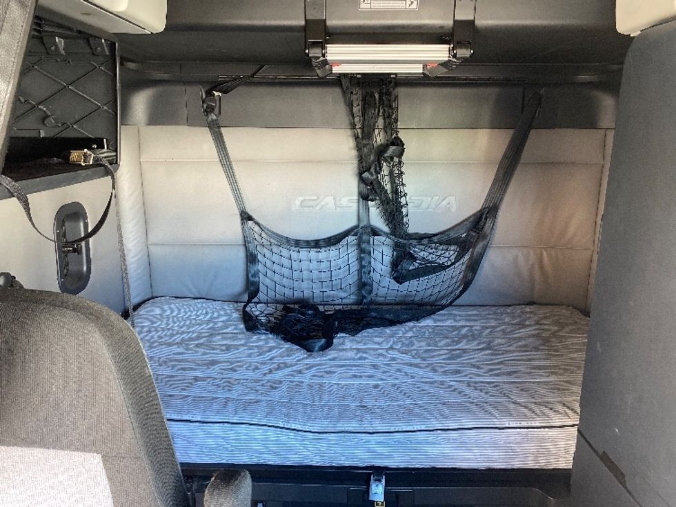 Sleeper Tractor-Heavy Duty Tractors-Freightliner-2020-T12664ST-Torrance-CA-528,229\n\t\tmiles-$ 63,500 - Image 16