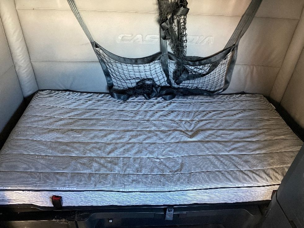 Sleeper Tractor-Heavy Duty Tractors-Freightliner-2020-T12664ST-Torrance-CA-528,229\n\t\tmiles-$ 63,500 - Image 17