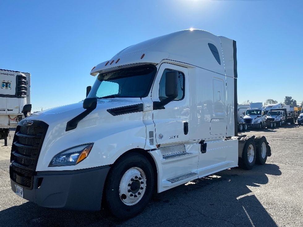 Sleeper Tractor-Heavy Duty Tractors-Freightliner-2020-T12664ST-Torrance-CA-528,229\n\t\tmiles-$ 63,500 - Image 3
