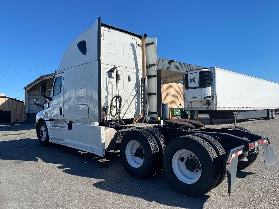 Sleeper Tractor-Heavy Duty Tractors-Freightliner-2020-T12664ST-Torrance-CA-528,229\n\t\tmiles-$ 63,500 - Image 5
