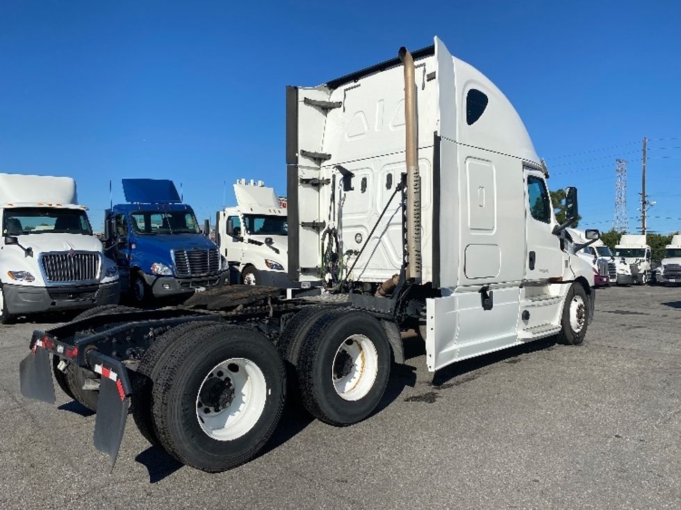 Sleeper Tractor-Heavy Duty Tractors-Freightliner-2020-T12664ST-Torrance-CA-528,229\n\t\tmiles-$ 63,500 - Image 7