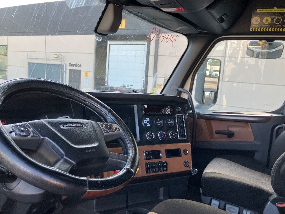 Sleeper Tractor-Heavy Duty Tractors-Freightliner-2020-T12664ST-Torrance-CA-607,176\n\t\tmiles-$ 60,000 - Image 10