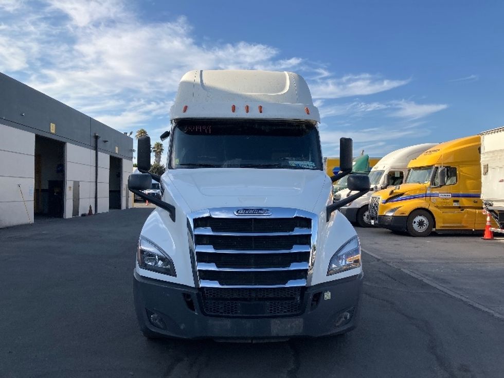 Sleeper Tractor-Heavy Duty Tractors-Freightliner-2020-T12664ST-Torrance-CA-607,176\n\t\tmiles-$ 60,000 - Image 2