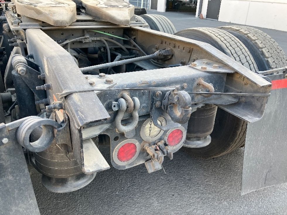 Sleeper Tractor-Heavy Duty Tractors-Freightliner-2020-T12664ST-Torrance-CA-607,176\n\t\tmiles-$ 60,000 - Image 22