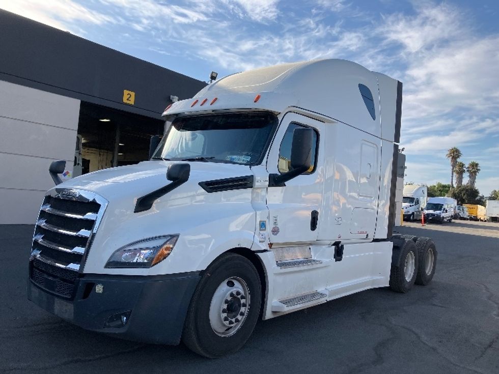 Sleeper Tractor-Heavy Duty Tractors-Freightliner-2020-T12664ST-Torrance-CA-607,176\n\t\tmiles-$ 60,000 - Image 3