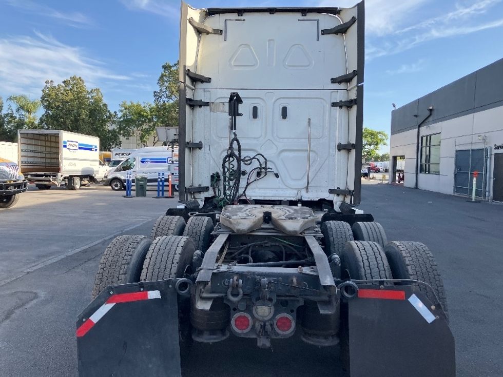 Sleeper Tractor-Heavy Duty Tractors-Freightliner-2020-T12664ST-Torrance-CA-607,176\n\t\tmiles-$ 60,000 - Image 6