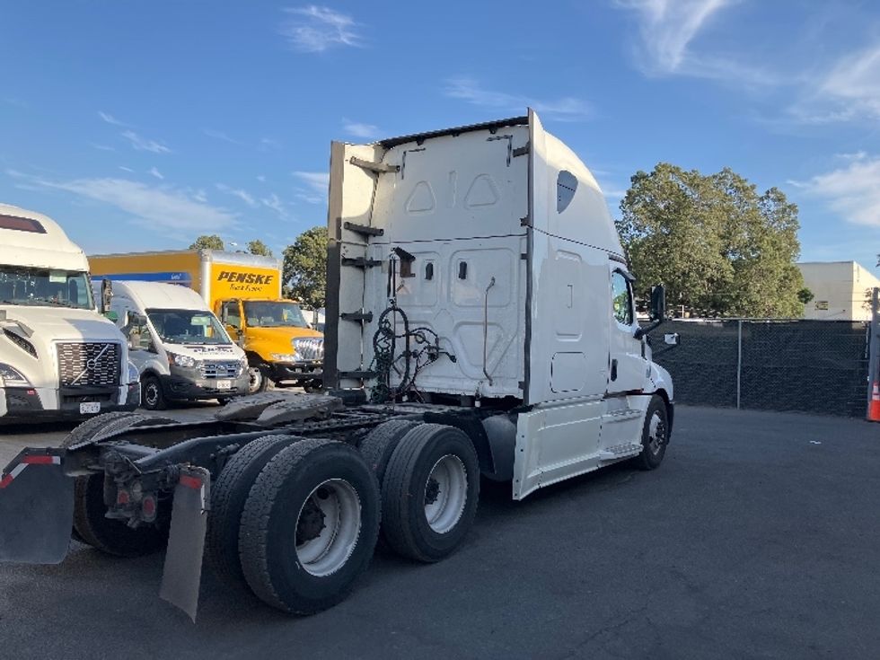 Sleeper Tractor-Heavy Duty Tractors-Freightliner-2020-T12664ST-Torrance-CA-607,176\n\t\tmiles-$ 60,000 - Image 7