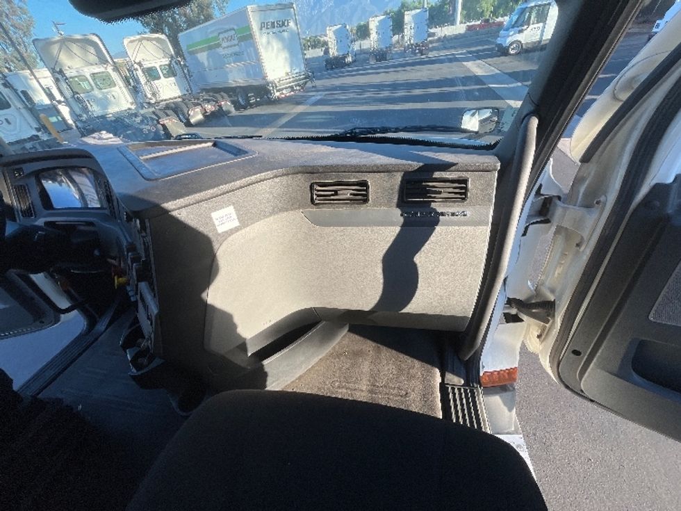 Sleeper Tractor-Heavy Duty Tractors-Freightliner-2020-T12664ST-Torrance-CA-695,757\n\t\tmiles-$ 50,750 - Image 13