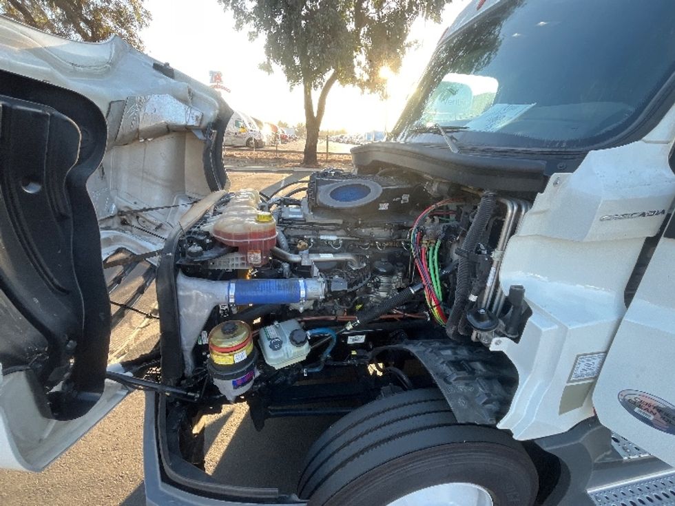 Sleeper Tractor-Heavy Duty Tractors-Freightliner-2020-T12664ST-Torrance-CA-695,757\n\t\tmiles-$ 50,750 - Image 20