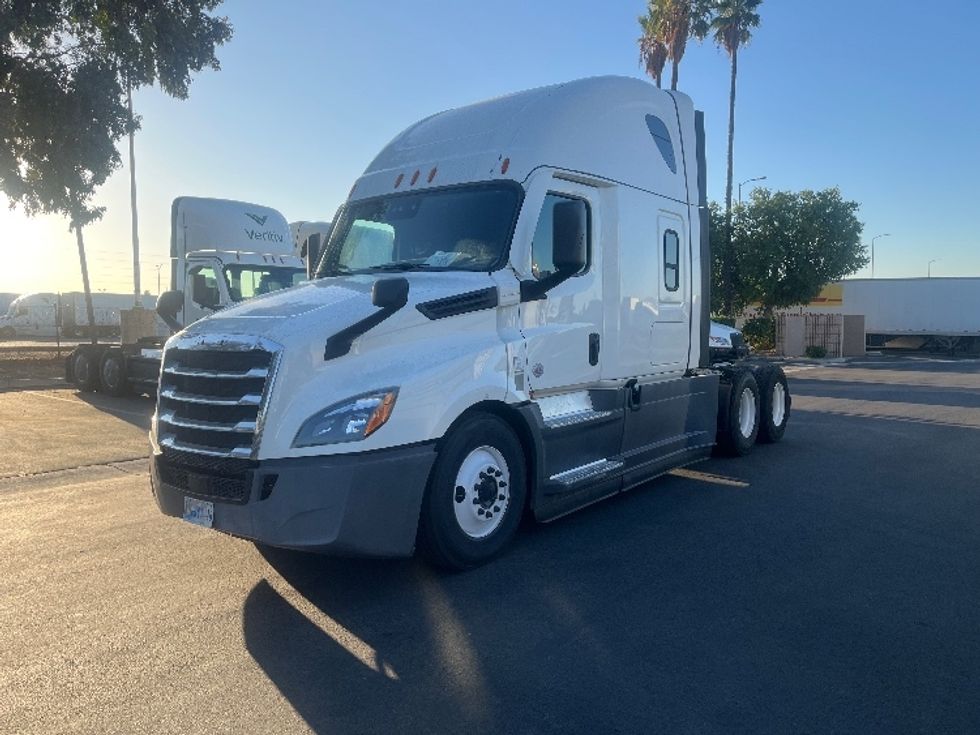 Sleeper Tractor-Heavy Duty Tractors-Freightliner-2020-T12664ST-Torrance-CA-695,757\n\t\tmiles-$ 50,750 - Image 3