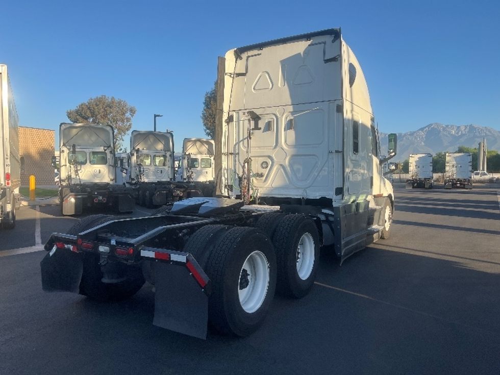 Sleeper Tractor-Heavy Duty Tractors-Freightliner-2020-T12664ST-Torrance-CA-695,757\n\t\tmiles-$ 50,750 - Image 7