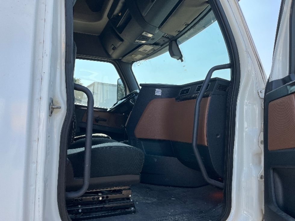 Sleeper Tractor-Heavy Duty Tractors-Freightliner-2020-T12664ST-Torrance-CA-835,913\n\t\tmiles-$ 40,750 - Image 13