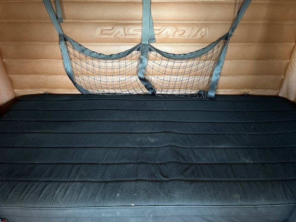 Sleeper Tractor-Heavy Duty Tractors-Freightliner-2020-T12664ST-Torrance-CA-835,913\n\t\tmiles-$ 40,750 - Image 17