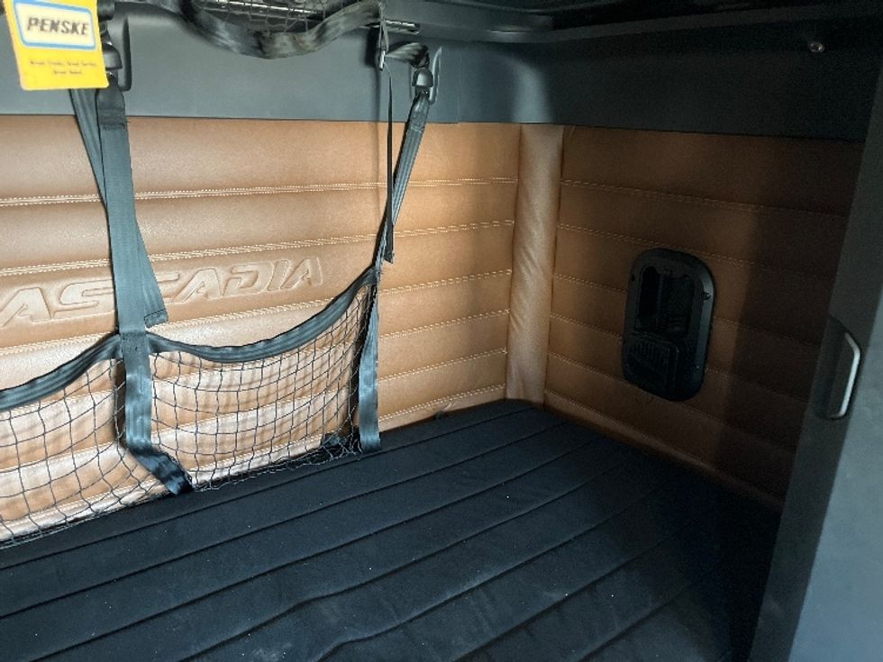 Sleeper Tractor-Heavy Duty Tractors-Freightliner-2020-T12664ST-Torrance-CA-835,913\n\t\tmiles-$ 40,750 - Image 18