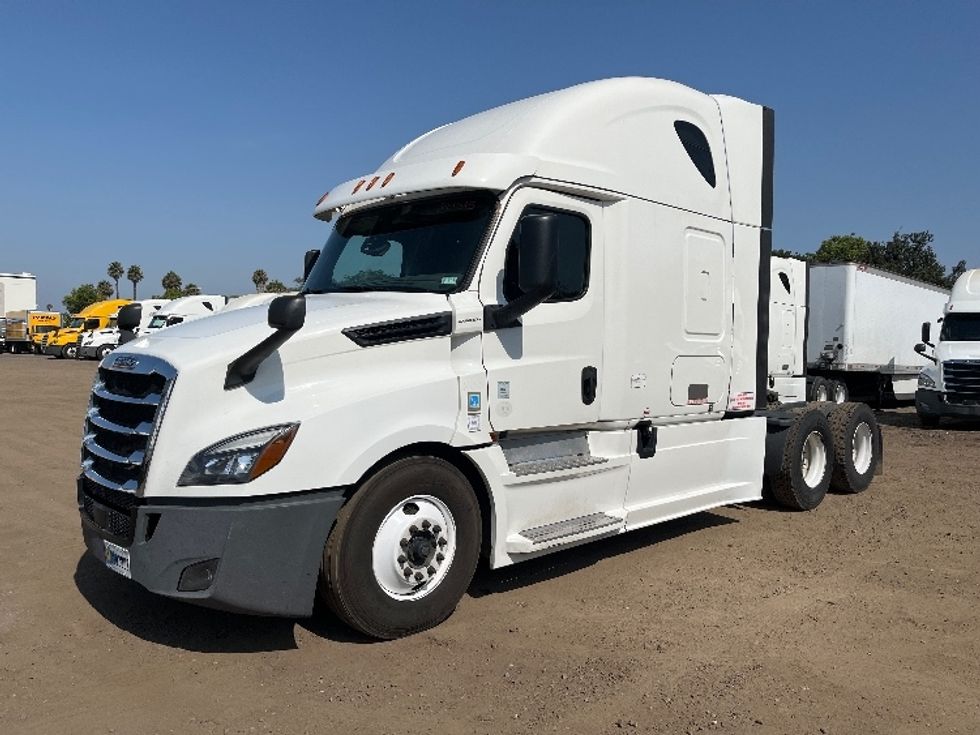 Sleeper Tractor-Heavy Duty Tractors-Freightliner-2020-T12664ST-Torrance-CA-835,913\n\t\tmiles-$ 40,750 - Image 3
