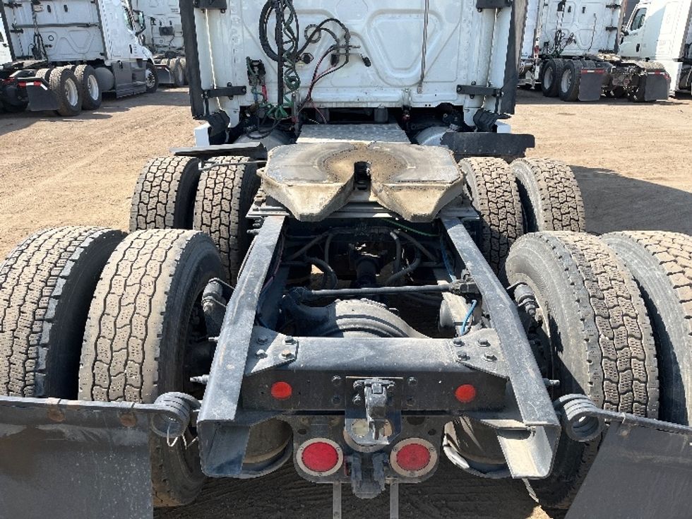 Sleeper Tractor-Heavy Duty Tractors-Freightliner-2020-T12664ST-Torrance-CA-835,913\n\t\tmiles-$ 40,750 - Image 6